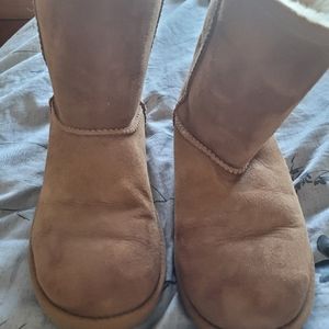 Ugg Classic Kids Boots in Chestnut Size 4